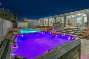 CHATEAU SUNSET- Stunning 4BR, 3BTH with PRIVATE POOL, SPA & MOUNTAIN VIEWS!
